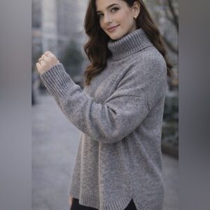 🩶 Classic Gray Turtleneck Sweater w/ Knit Design - size Large